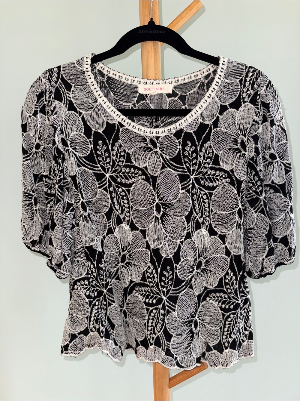 Solitaire Black & White Floral Lace Knit Blouse